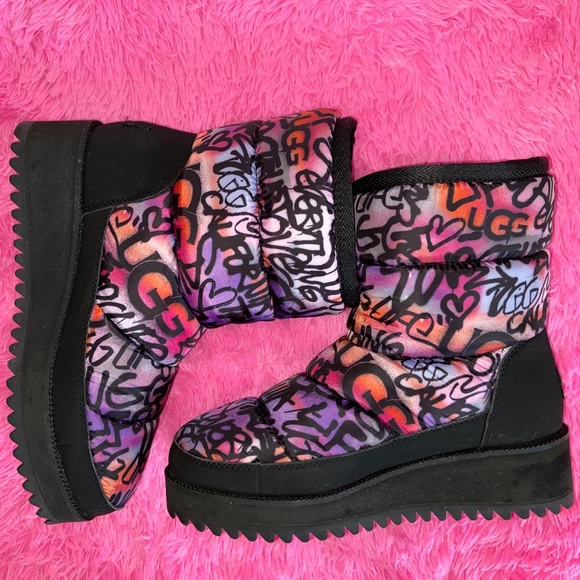 Women's Ugg Boots - Picture 1 of 4